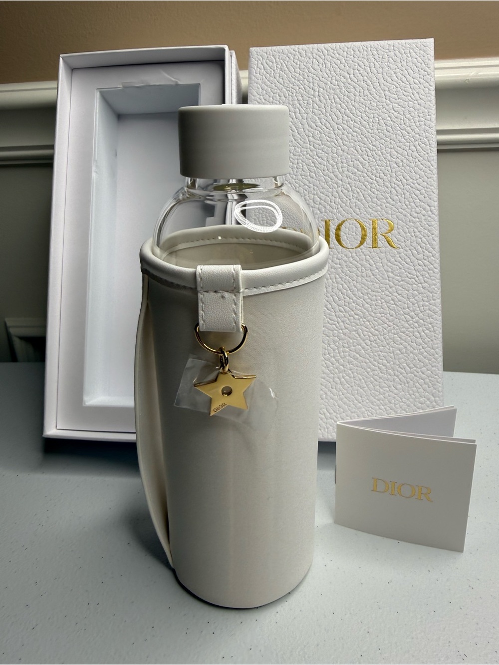 NIB Dior Glass Water Bottle With White Lid and Carrying Case - Picture 9 of 10